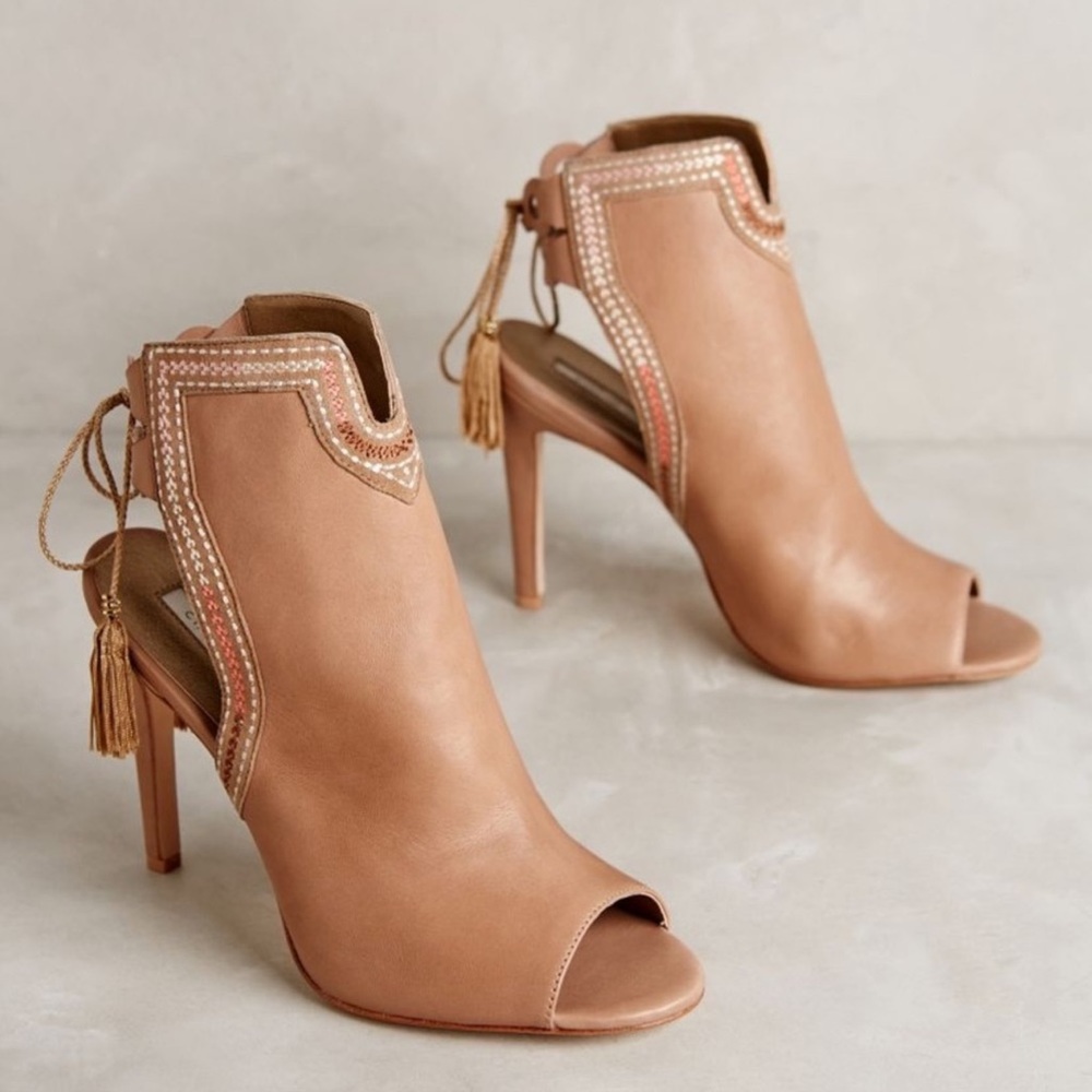Cynthia Vincent note booties, 7.5